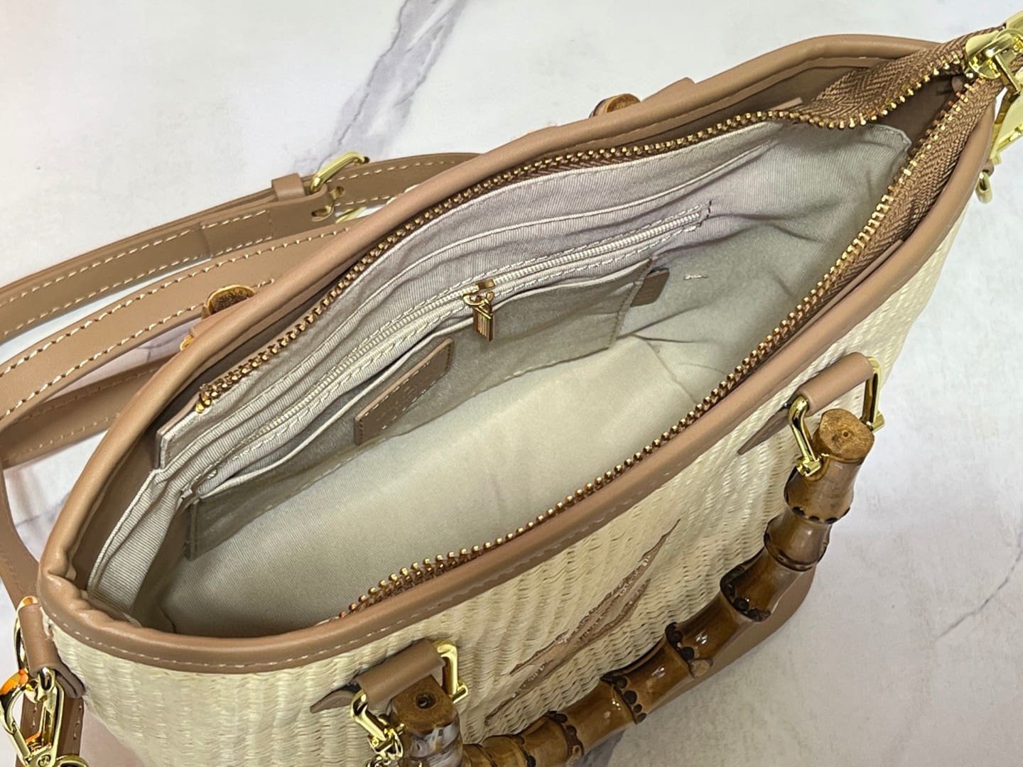 L0vis Vvtt0n Raffia Petit Bucket Tote
