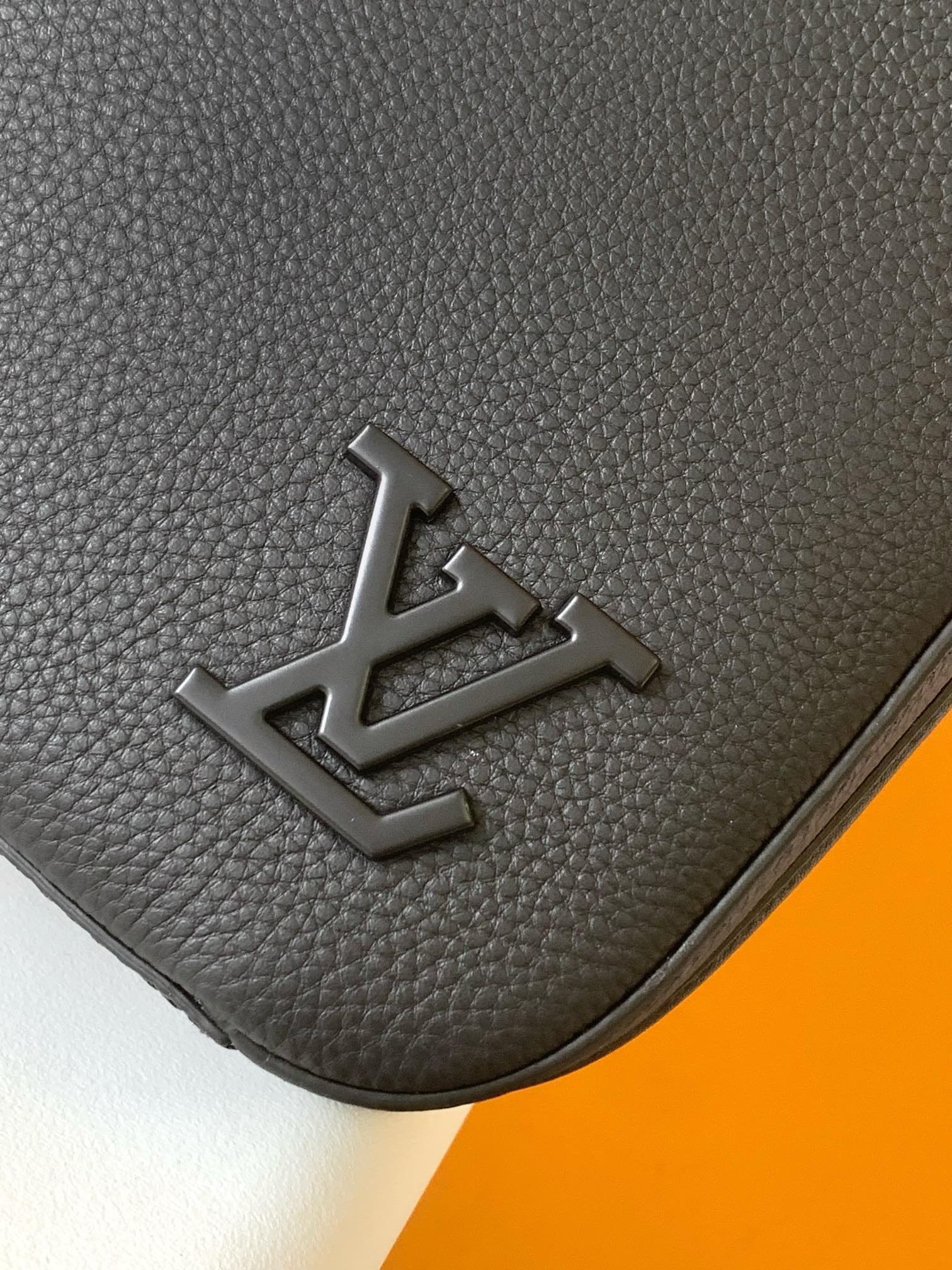 L0vis Vvtt0n M23778 PILOT Briefcase