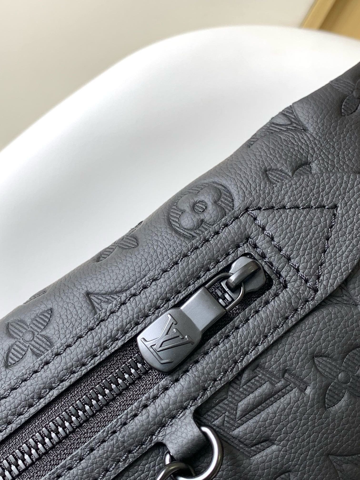 L0vis Vvtt0n M21890 Duo Slingbag