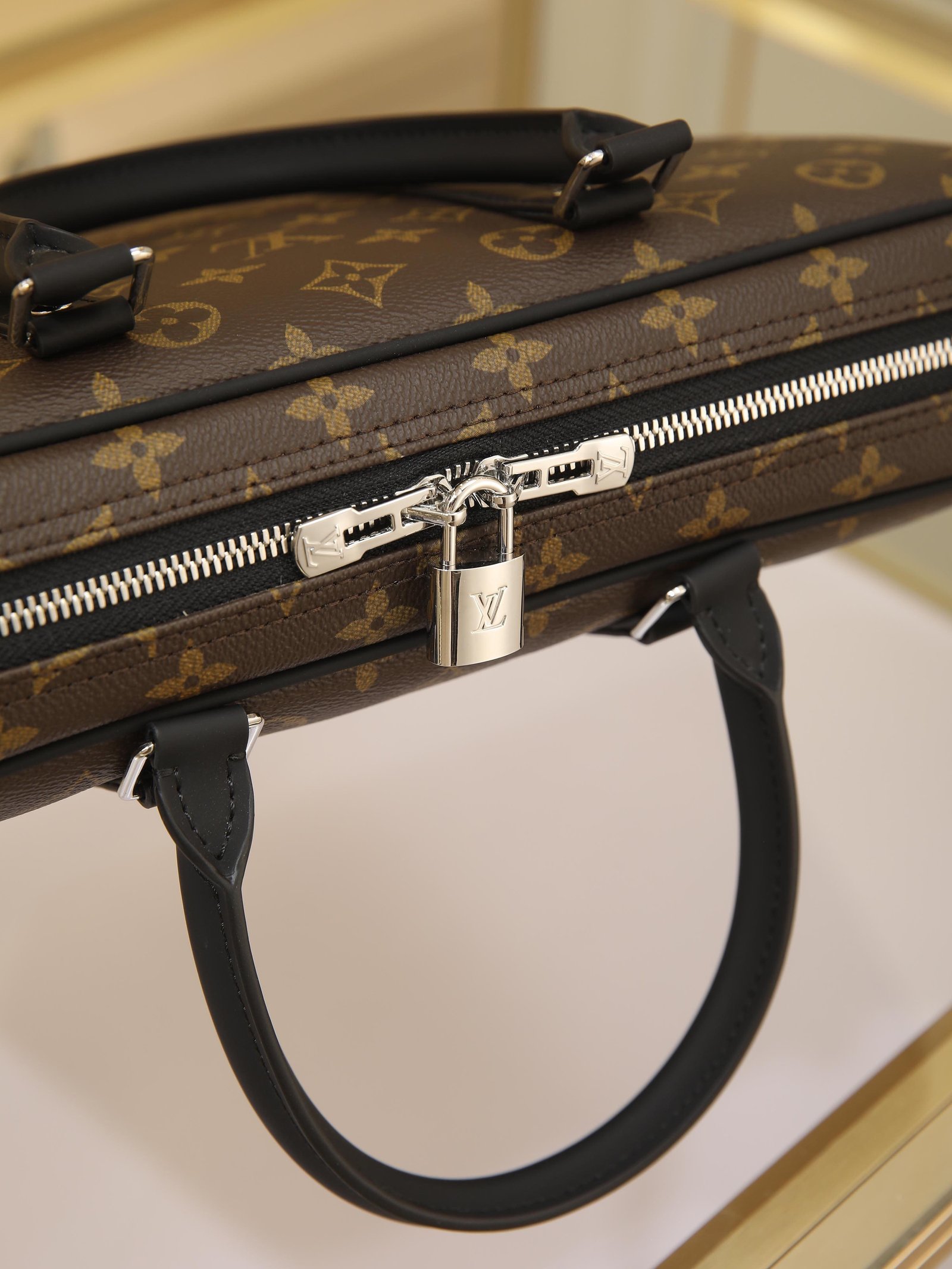 L0vis Vvtt0n Monogram Canvas Porte-Documents Voyage PM