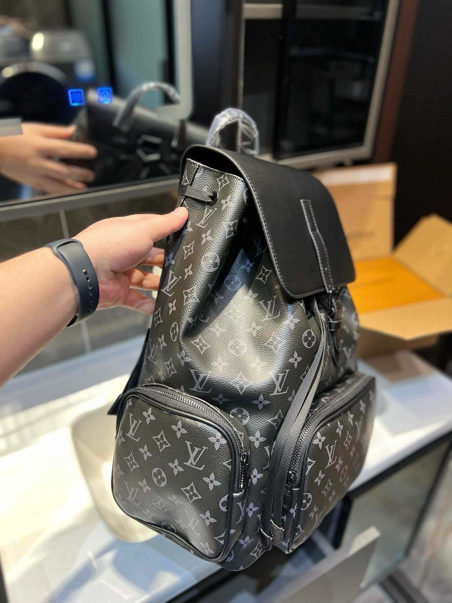 L0vis Vvtt0n Backpack