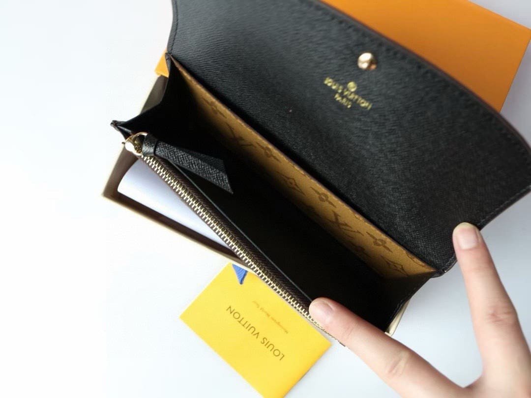 L0vis Vvtt0n M82157 Emilie Wallet