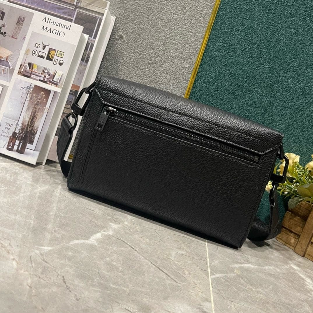 L0vis Vvtt0n M24769 TAKEOFF Small Messenger Bag