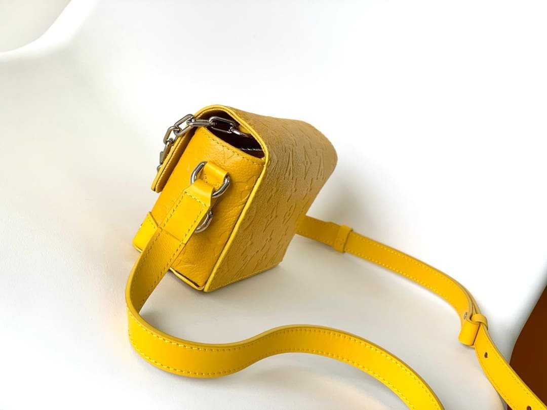L0vis Vvtt0n M82917 Steamer Wearable Wallet