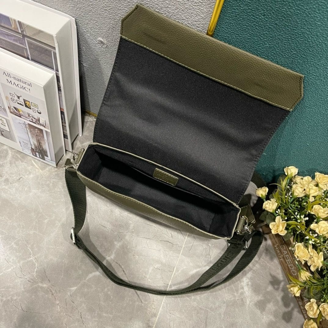 L0vis Vvtt0n M25125 TAKEOFF Messenger Bag