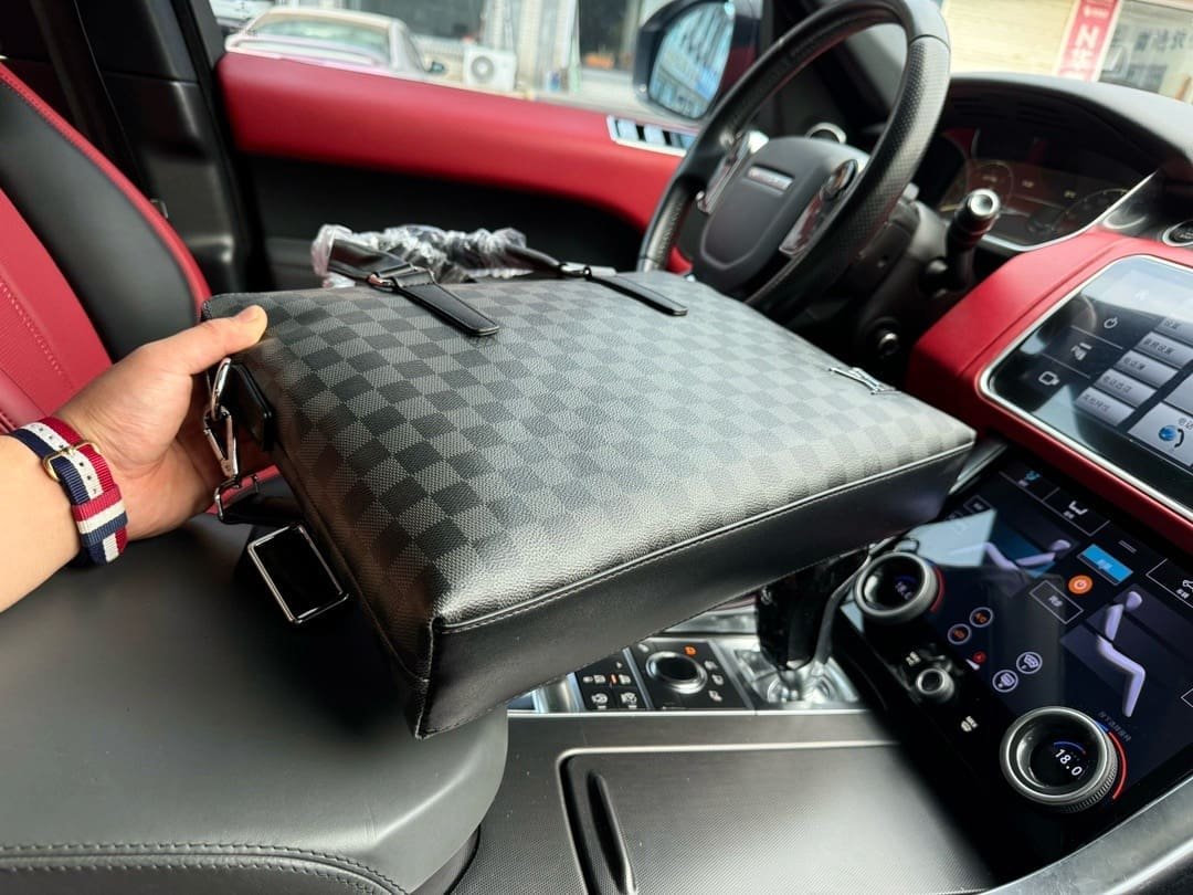 L0vis Vvtt0n briefcase