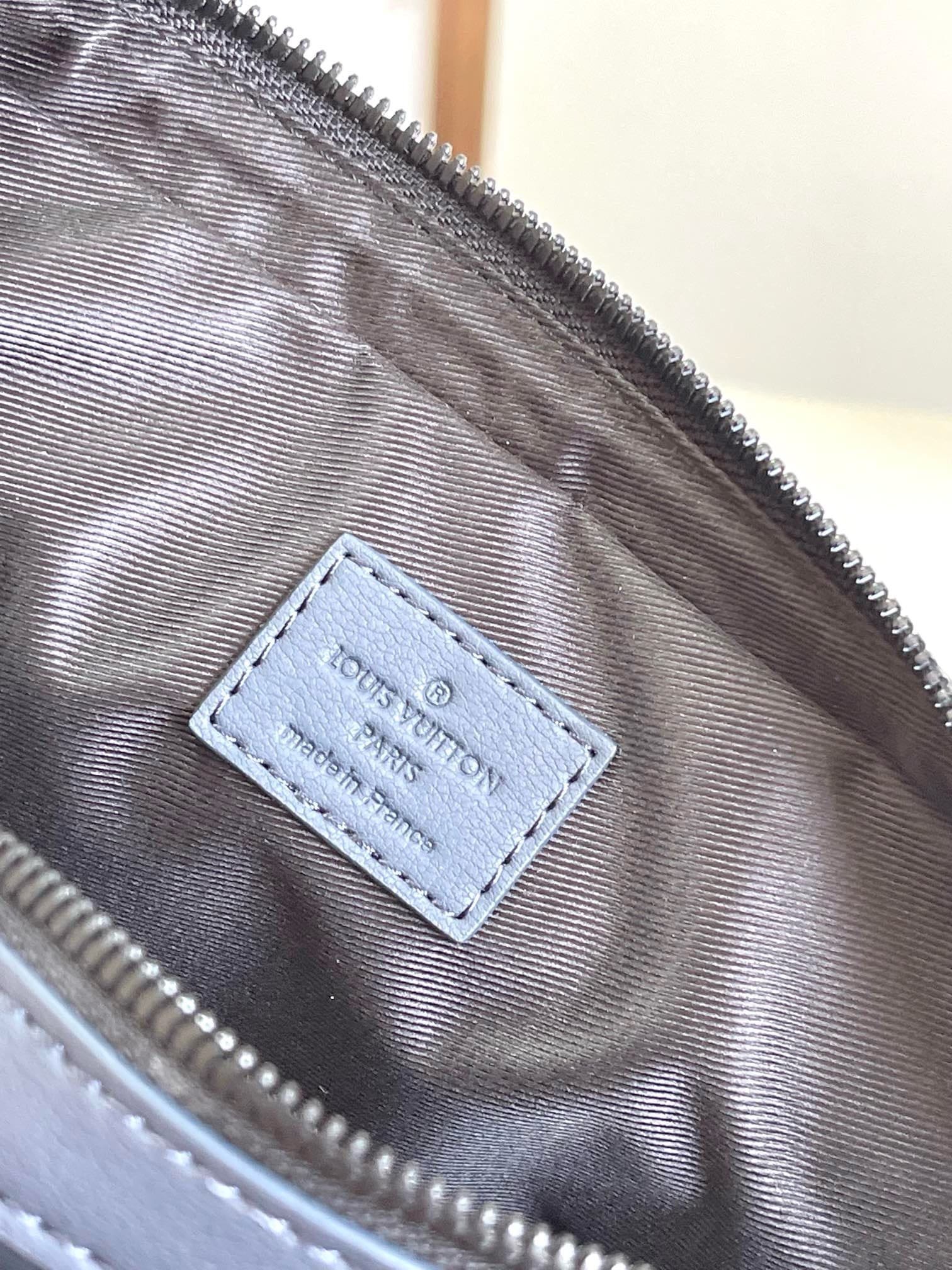 L0vis Vvtt0n M24753 Trio Messenger