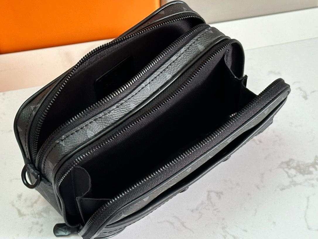 L0vis Vvtt0n M82542 Alpha wearable wallet