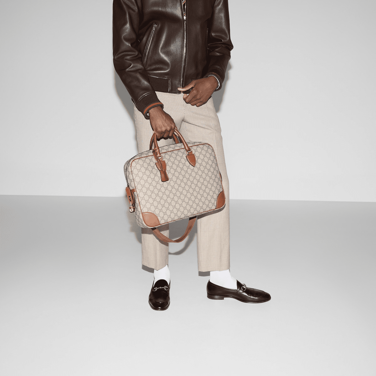 Gvc*1 EMBLEM MEDIUM BRIEFCASE