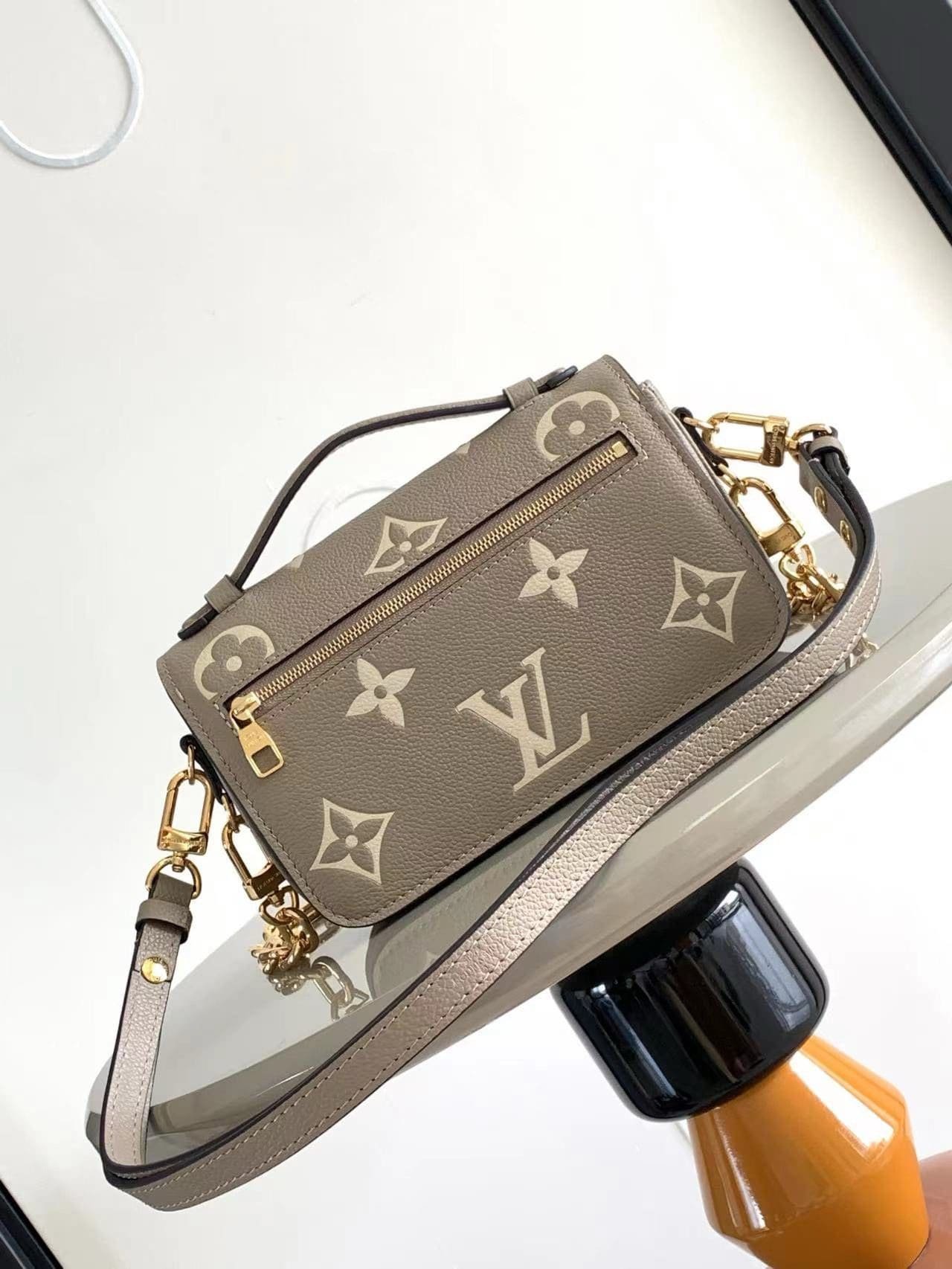 L0vis Vvtt0n M23081 Pochette Métis East West