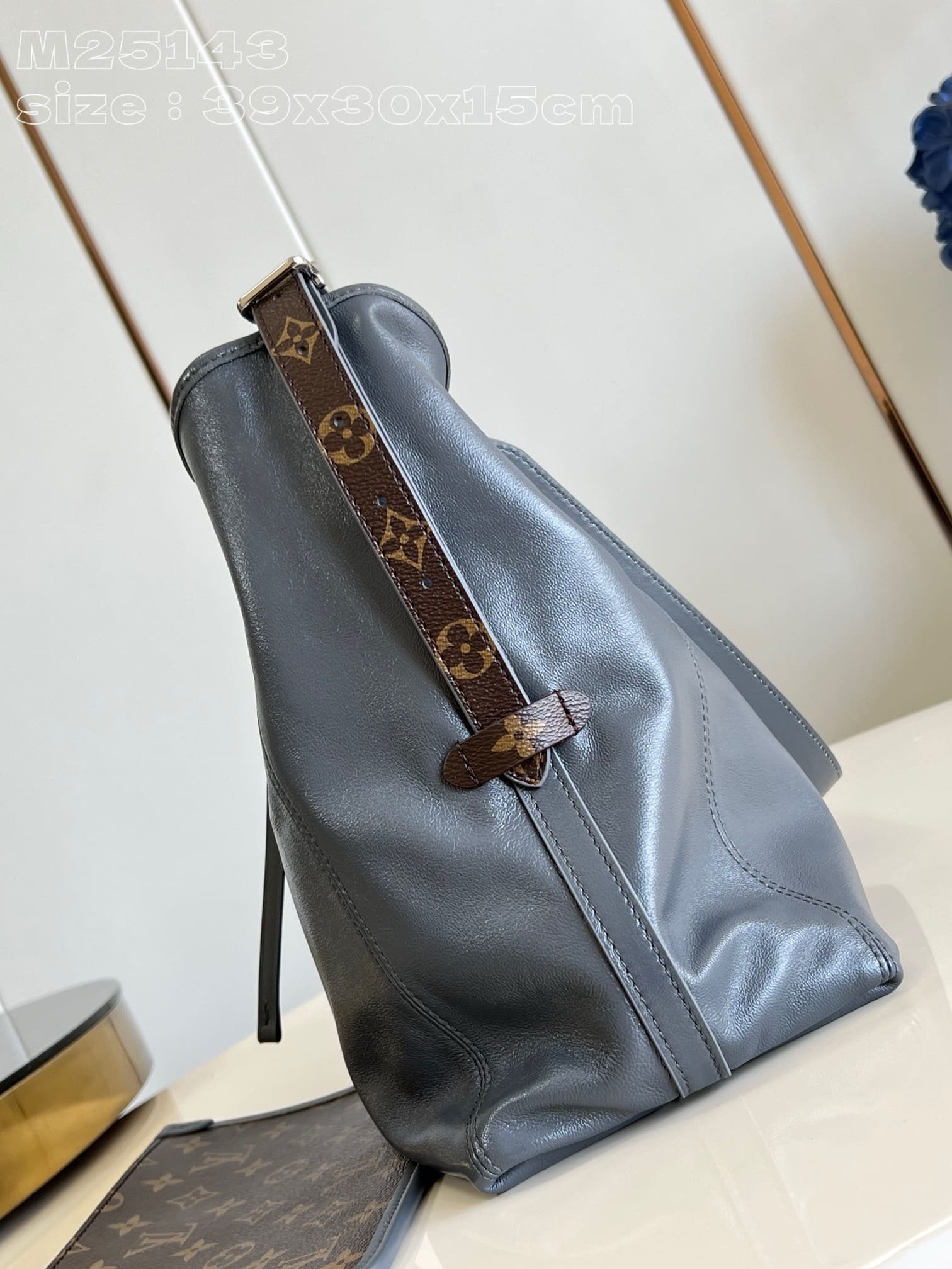 L0vis Vvtt0n M12583 CarryAll Dark MM