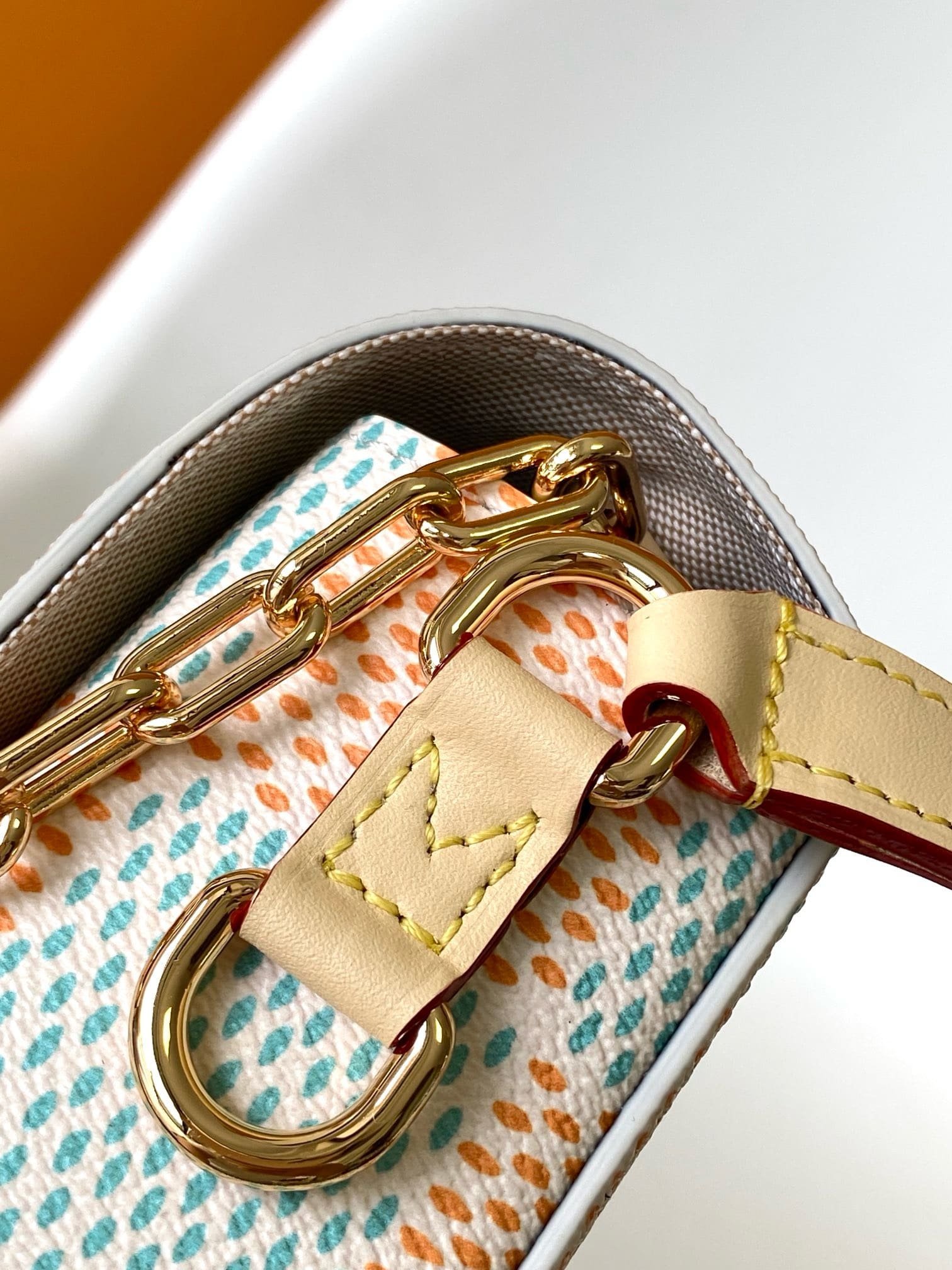 L0vis Vvtt0n N40674 Steamer Wearable Wallet