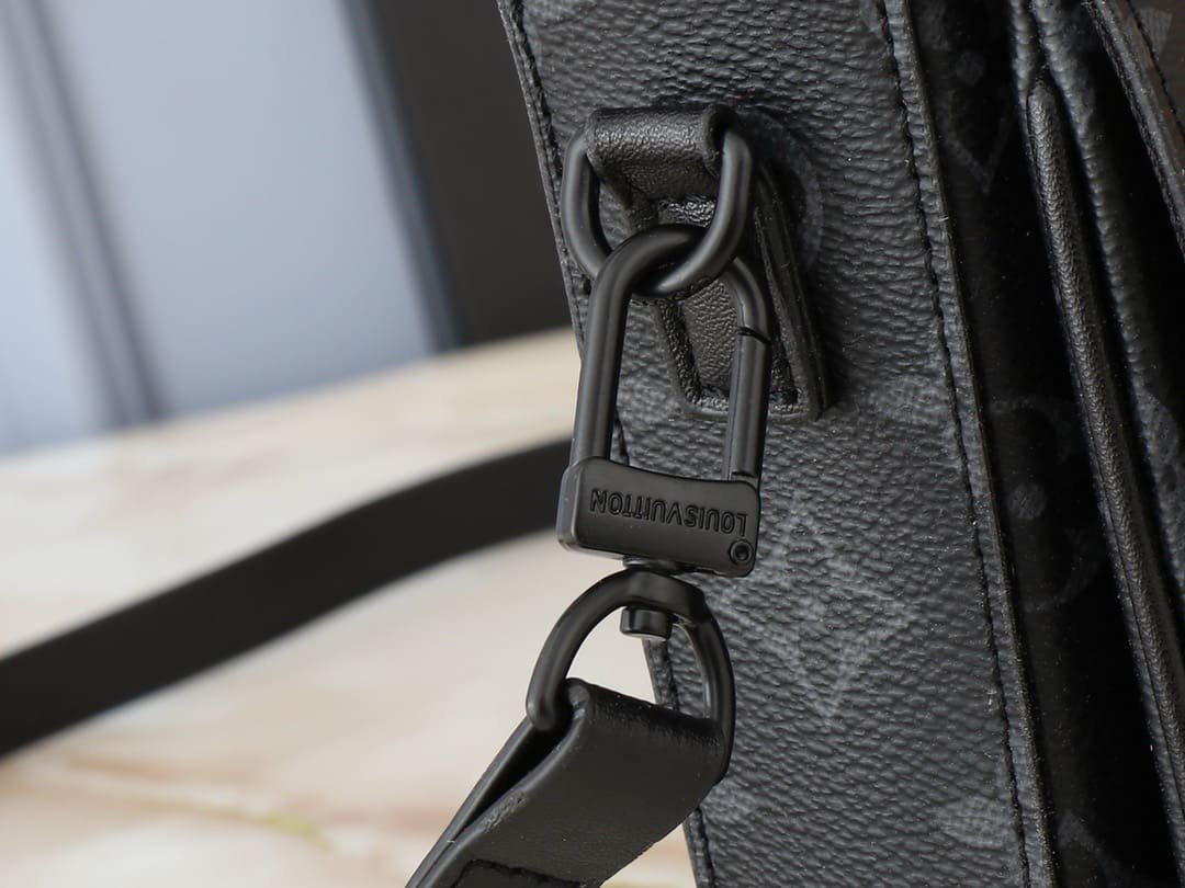 L0vis Vvtt0n M82252 S-Lock Vertical Wearable Wallet