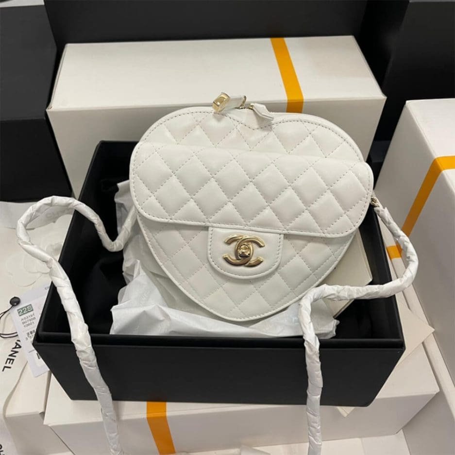 Ch**el 22s Heart Bag AS3191