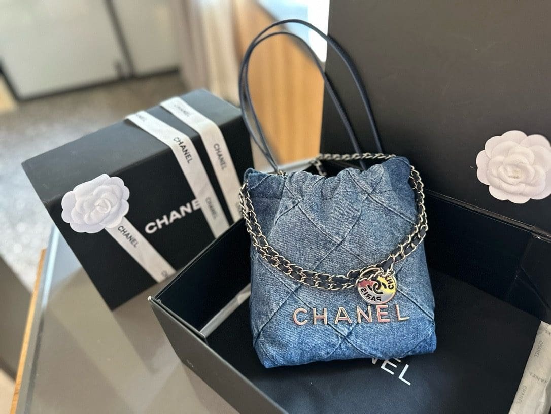 Ch**el 22 mini handbag