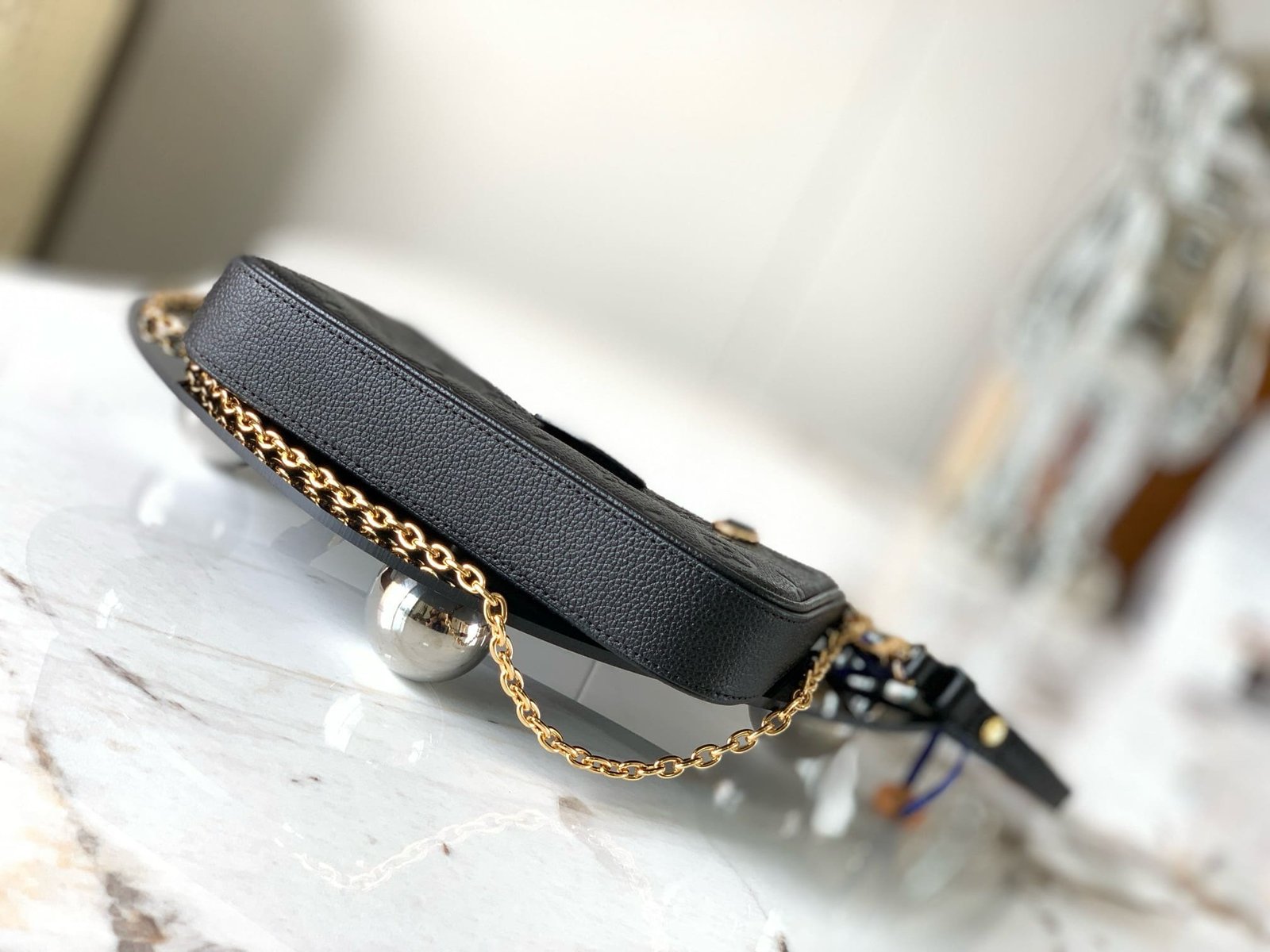 L0vis Vvtt0n M80349 Easy Pouch On Strap