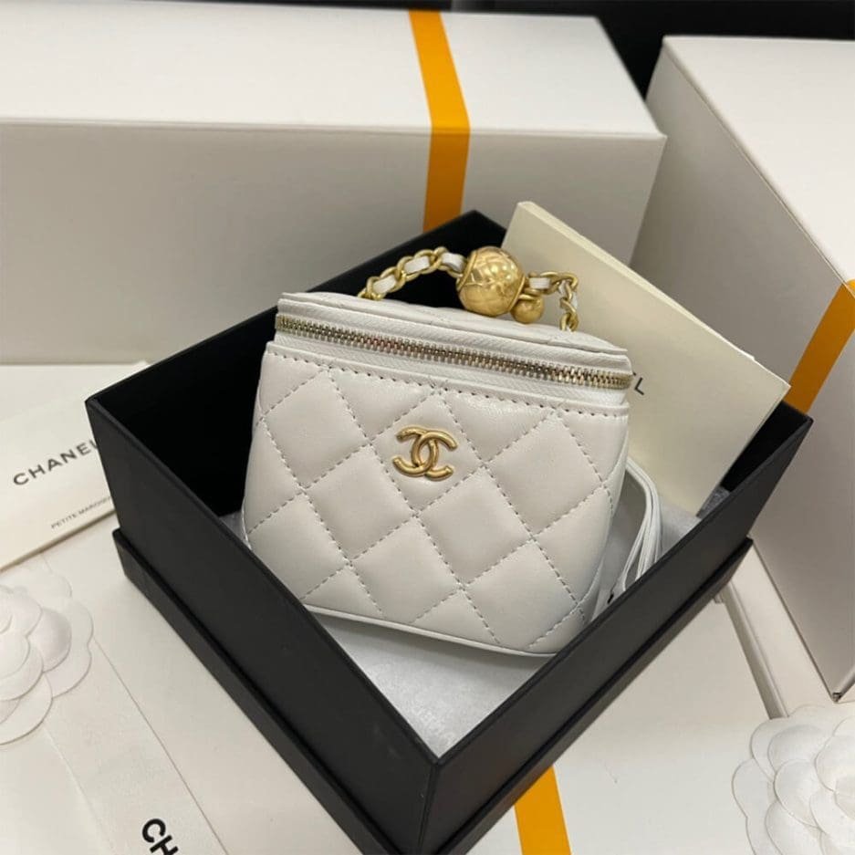 Ch**el SMALL VANITY WITH CHAIN AP1447