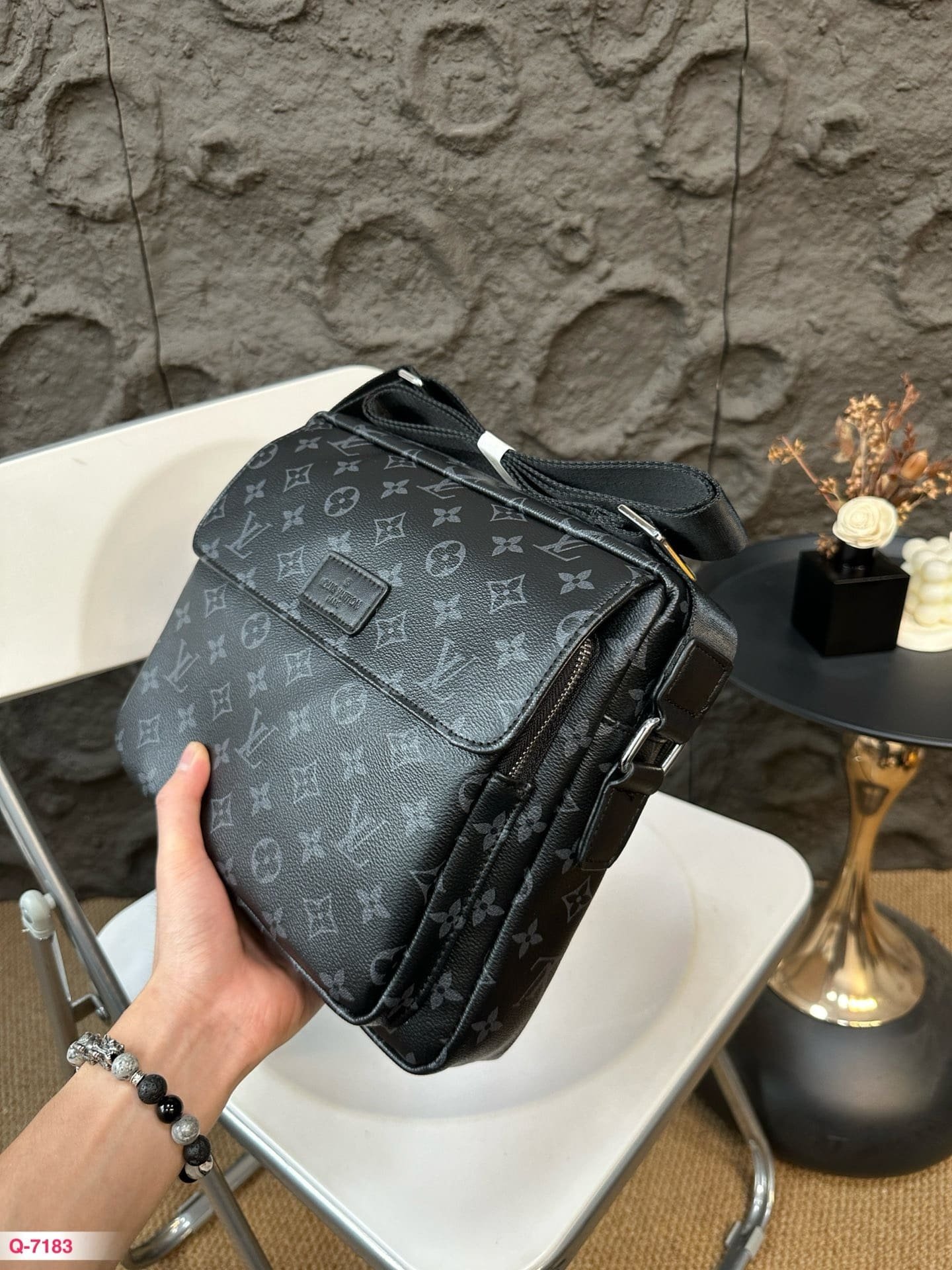 L0vis Vvtt0n briefcase