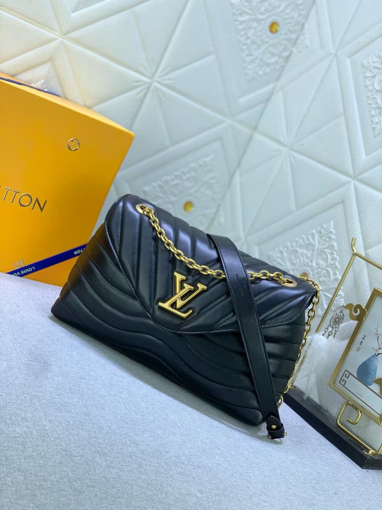 L0vis Vvtt0n M21615 New Wave Chain Bag GM Black
