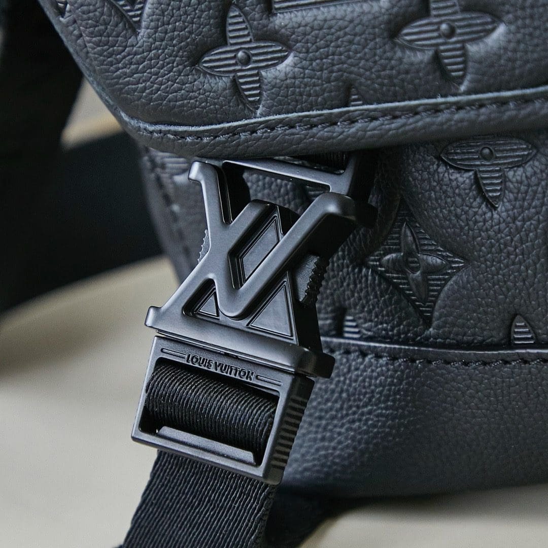 L0vis Vvtt0n M25121 Messenger Voyager PM