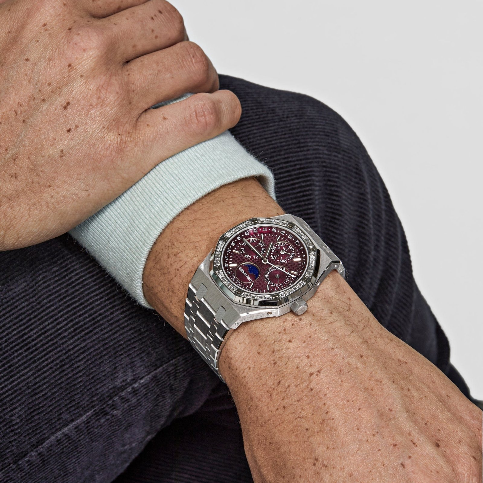Audemars P1g*et Royal Oak Perpetual Calendar 26598BC.ZZ.1220BC.01 ‘Special Edition’ White Gold Burgundy Dial D1am0nd Bezel (2024)