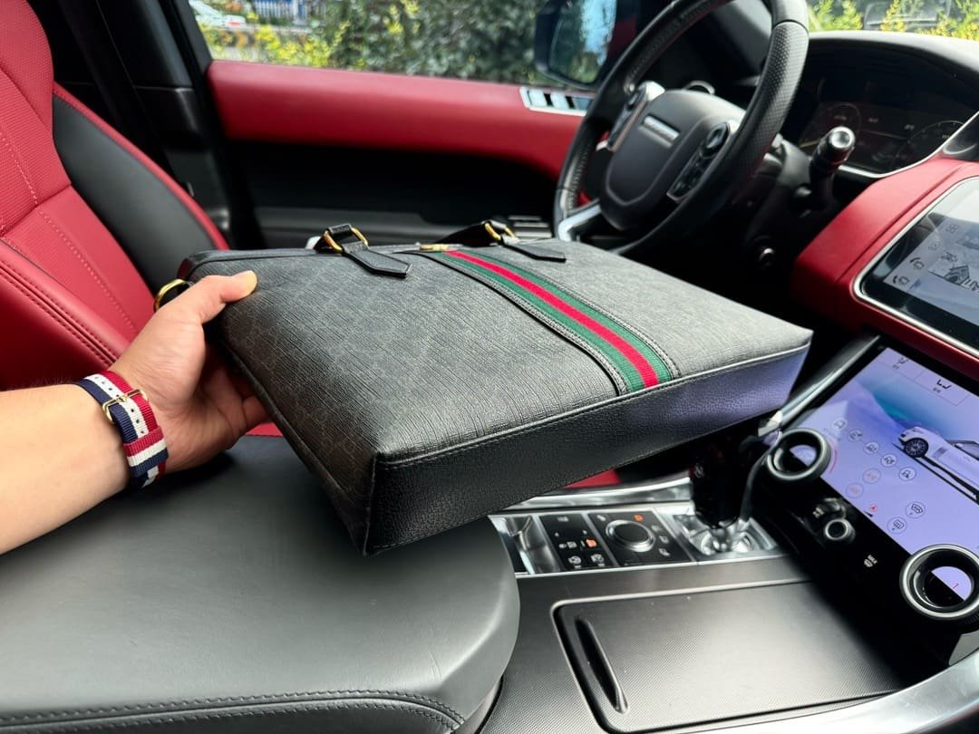 Gvc*1 briefcase