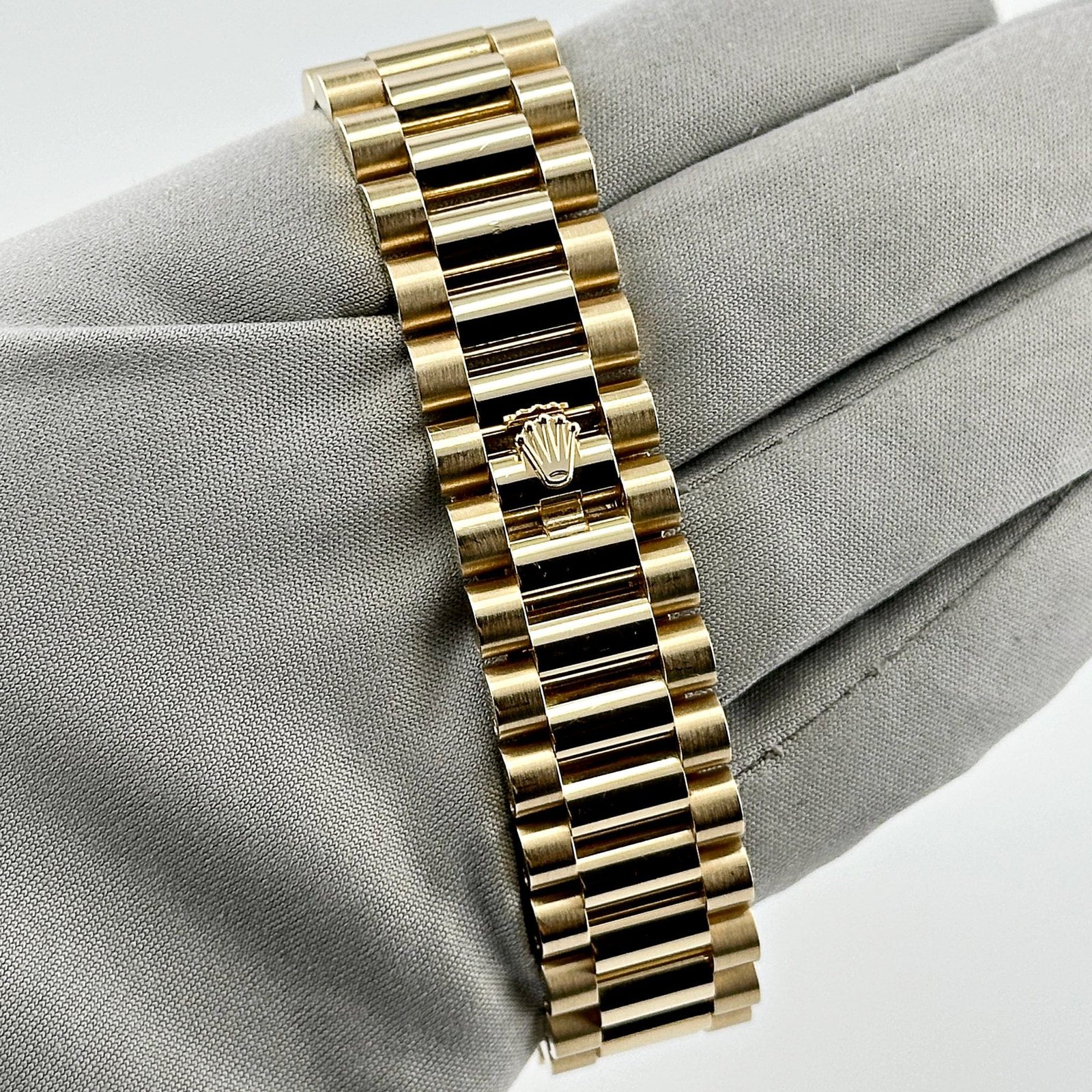R01ex Day-Date 36 128238 Yellow Gold Green Ombré D1am0nd Dial