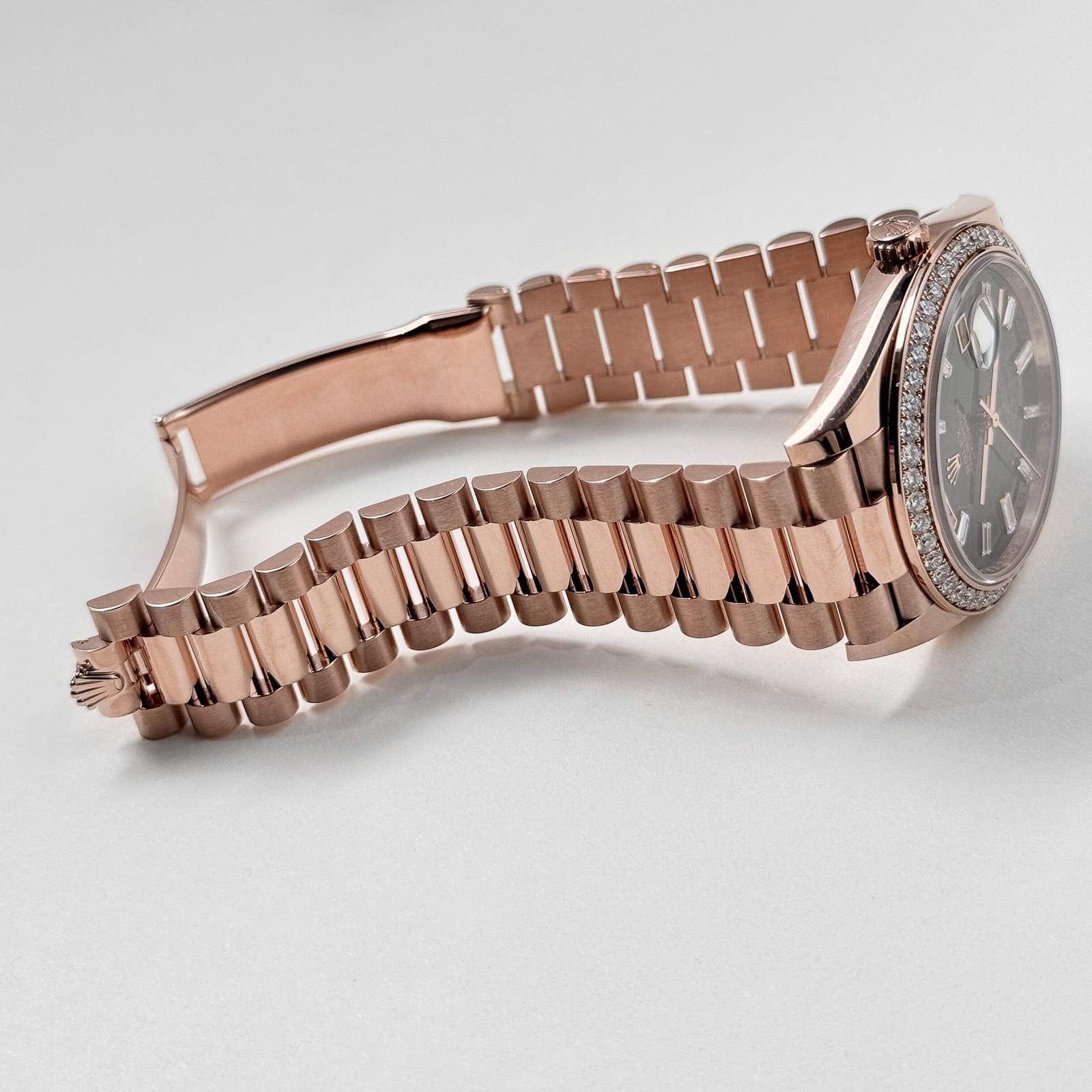 R01ex Day-Date 40 228345RBR Rose Gold Eisenkiesel Dial D1am0nd Bezel (2023)