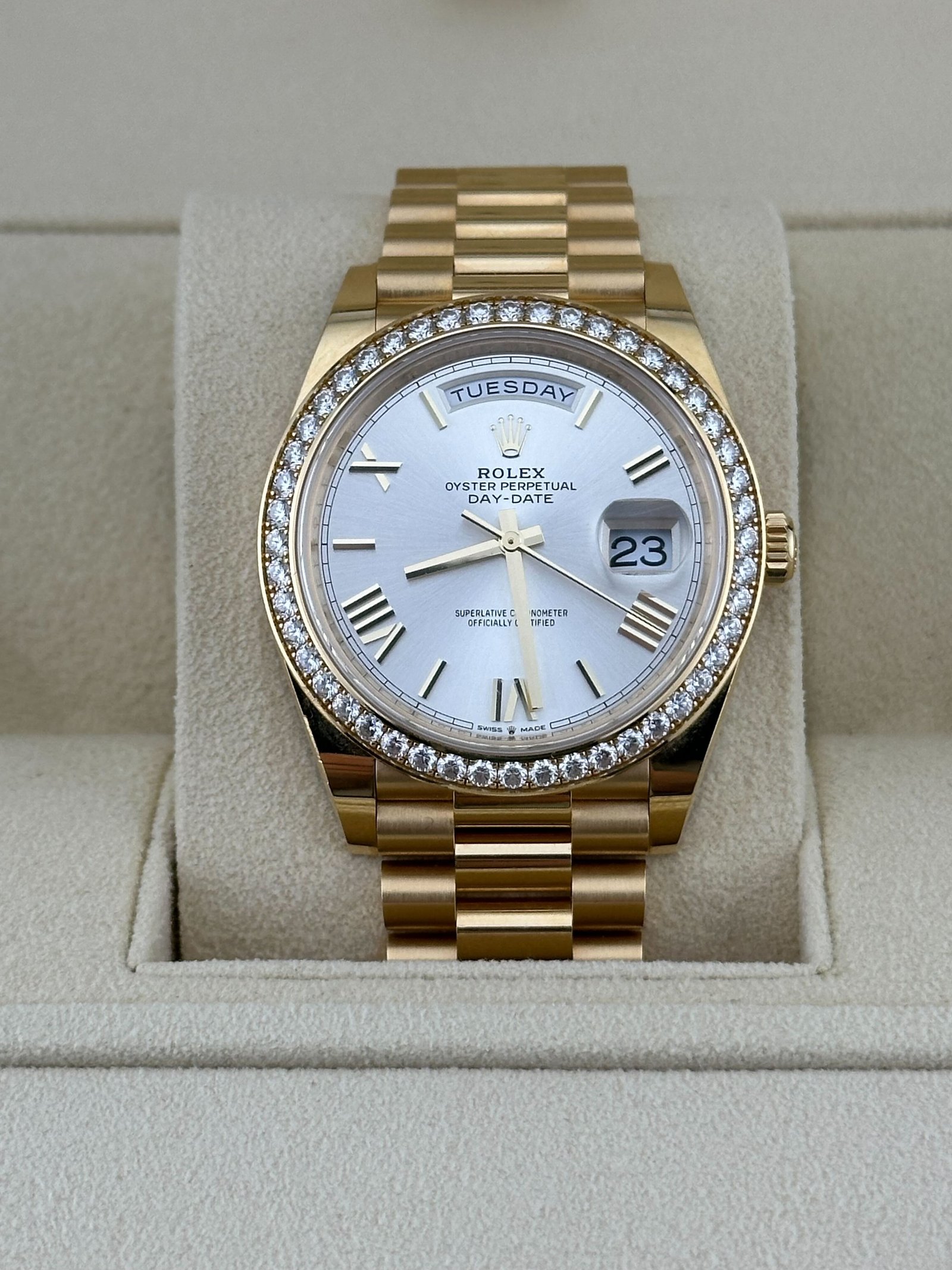 R01ex Day-Date 40 228348RBR Yellow Gold D1am0nd Bezel Silver Dial (2021)