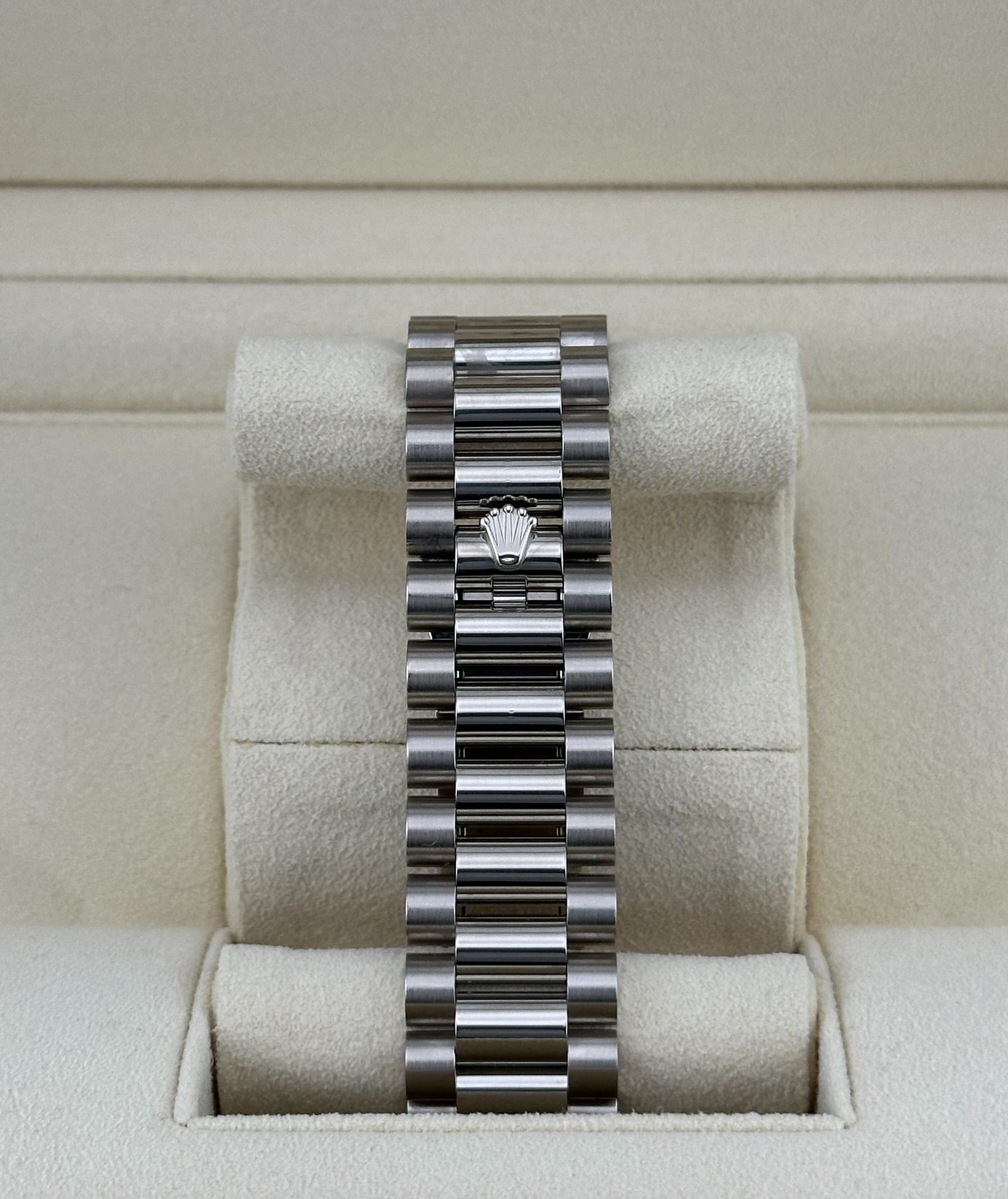 R01ex Day-Date 36 218239 White Gold Silver Dial (2022)