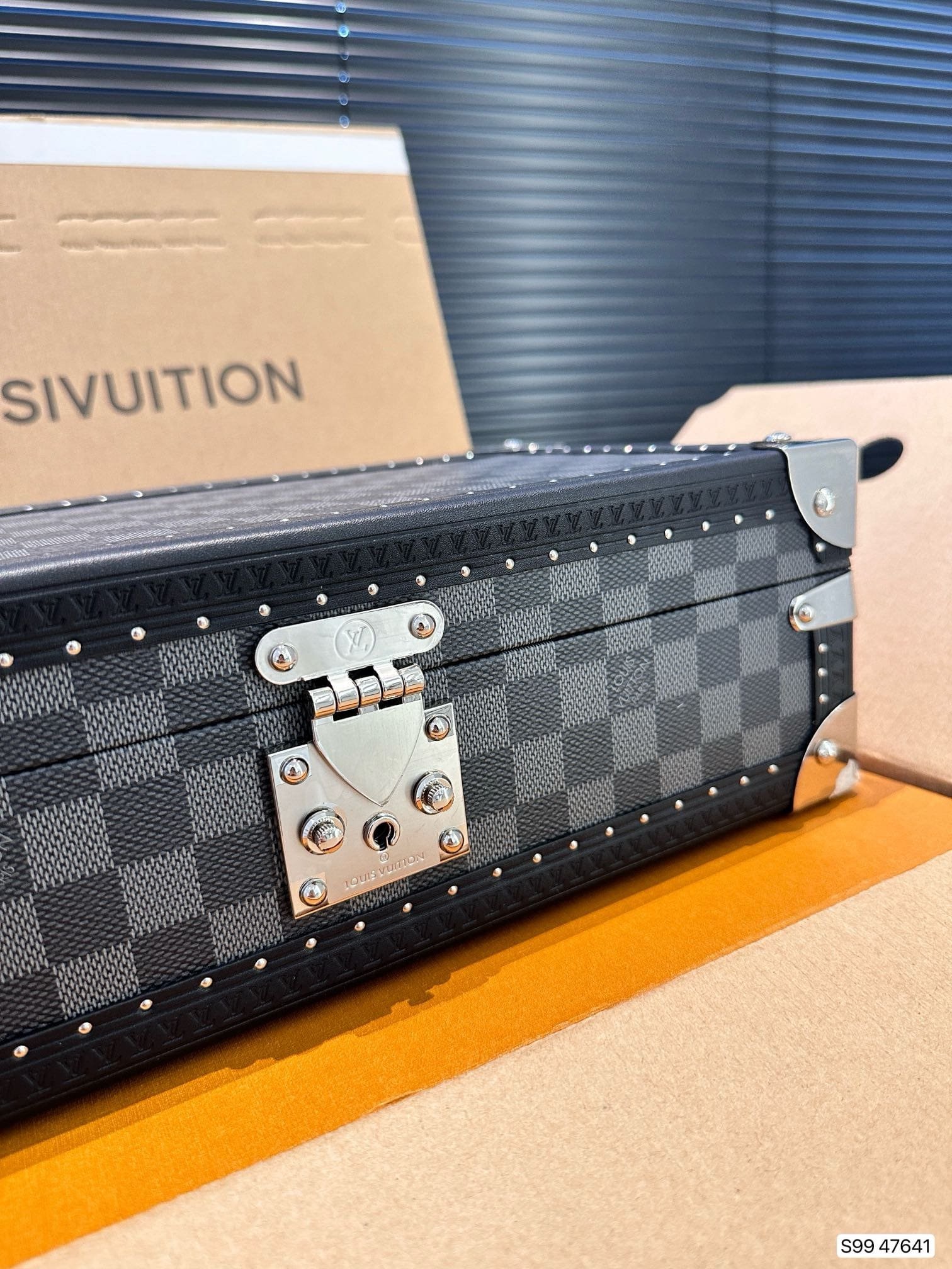 L0vis Vvtt0n N48226 8 watch case