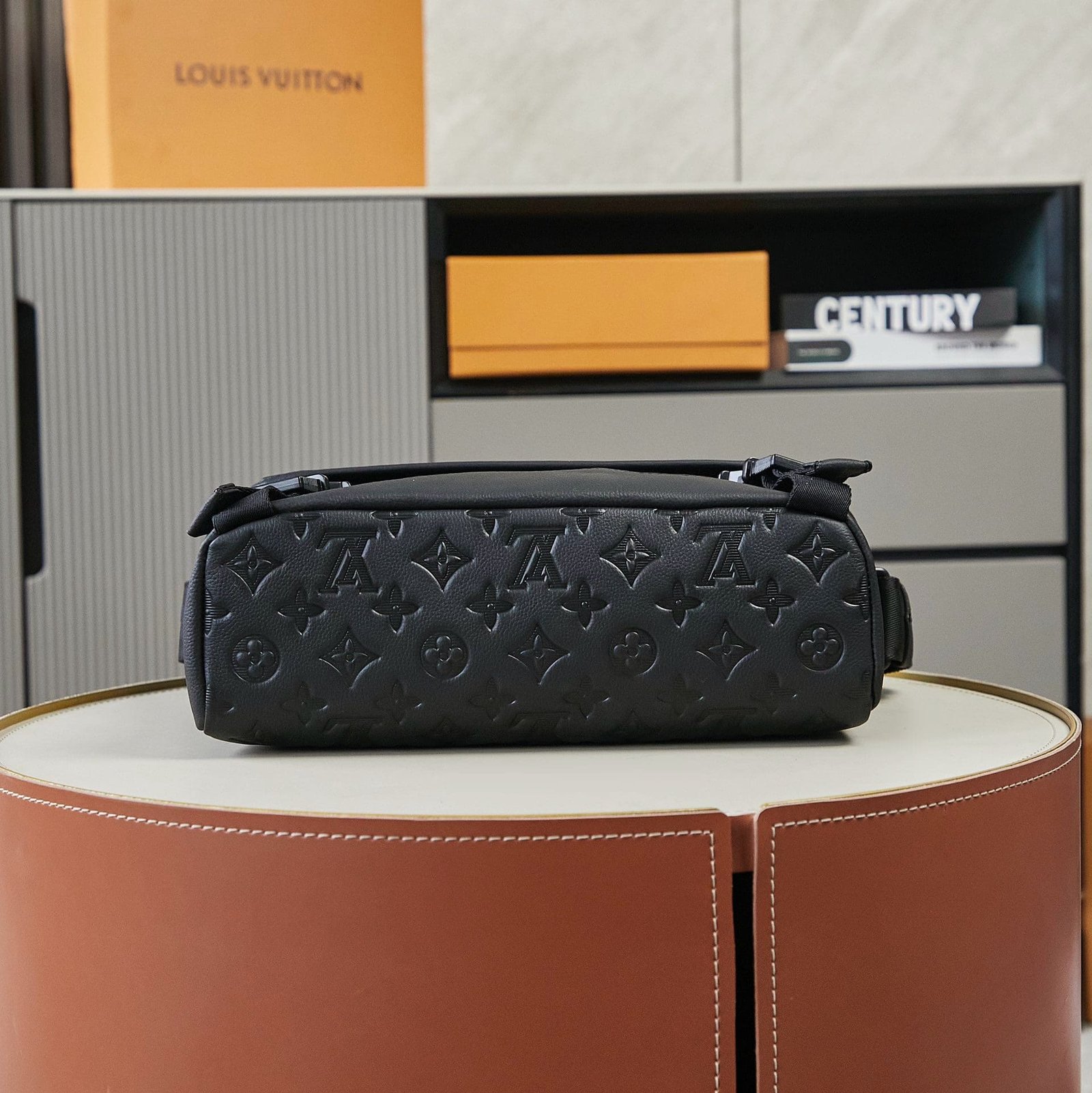 L0vis Vvtt0n M25121 Messenger Voyager PM