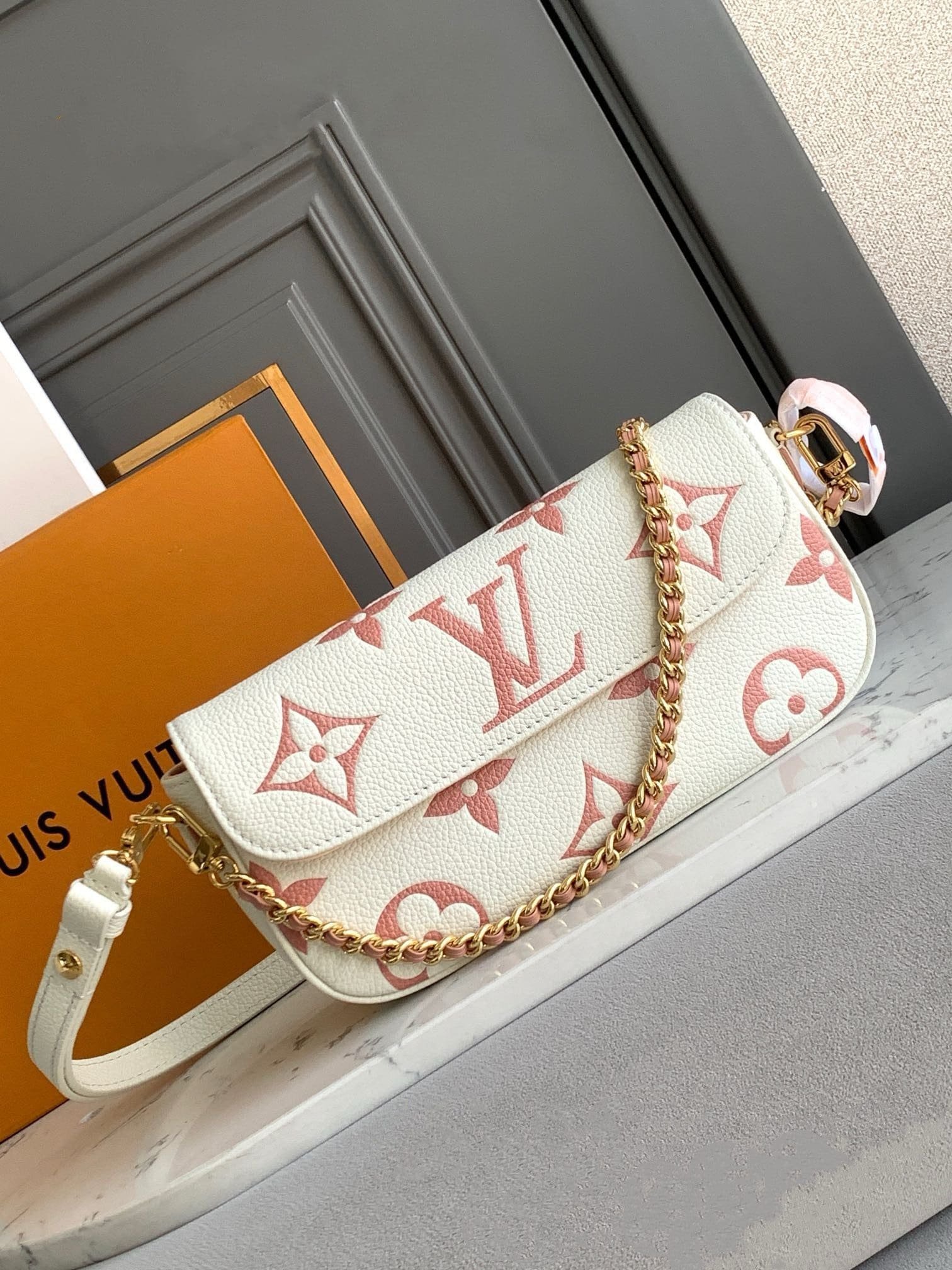 L0vis Vvtt0n M83026 WALLET ON CHAIN IVY Handbags