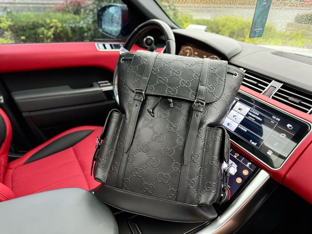 Gvc*1 GG Leather Logo Embossed Backpack