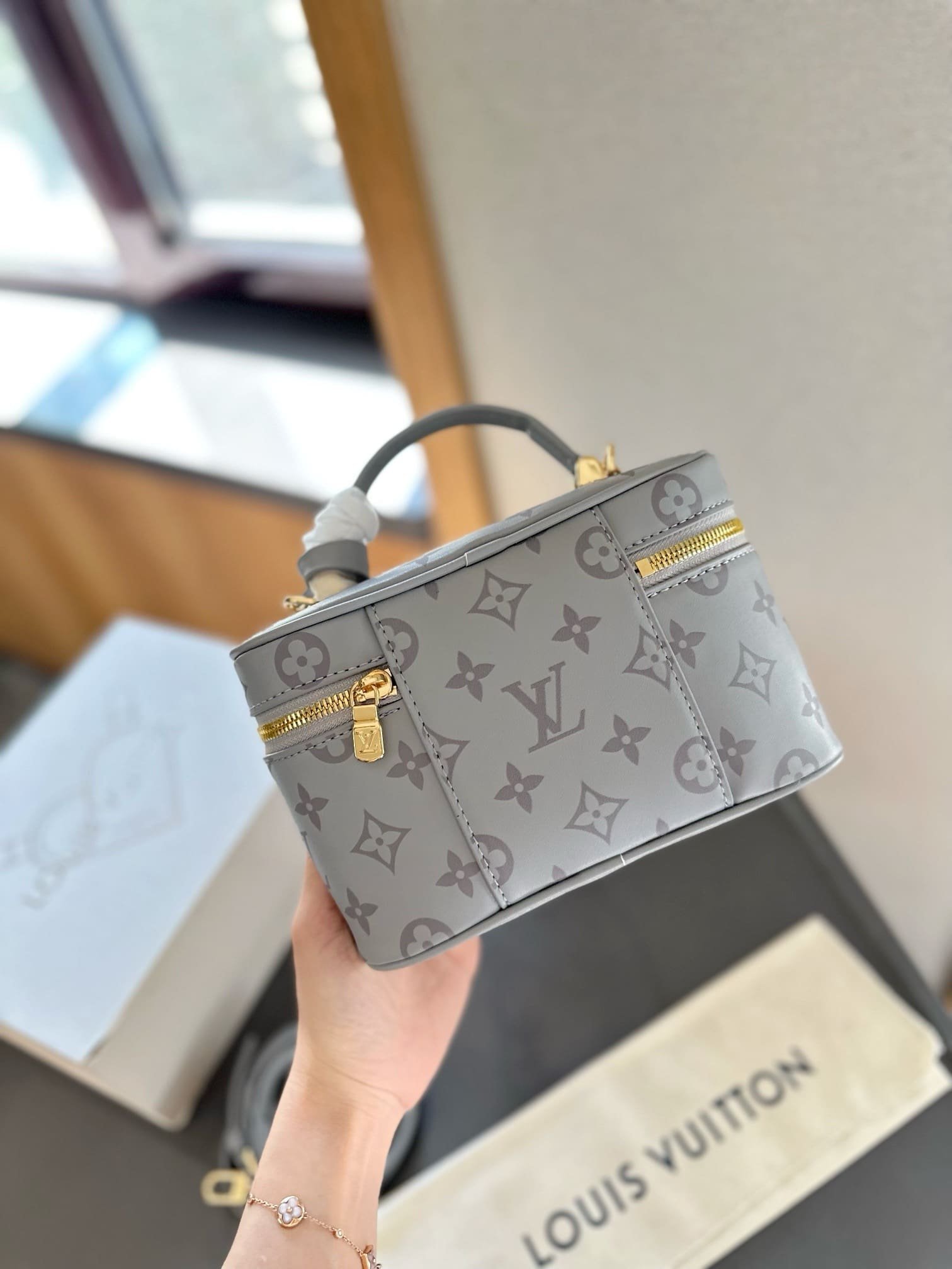 L0vis Vvtt0n M12427 Vanity Chain Pouch