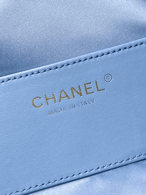 Ch**el 25 MEDIUM HANDBAG