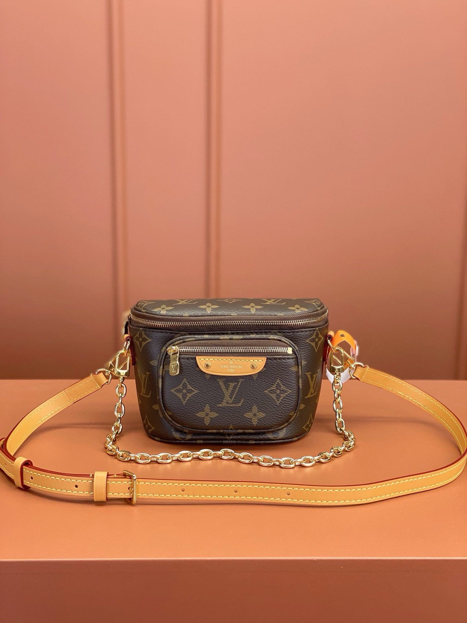 L0vis Vvtt0n Mini Bumbag M82335
