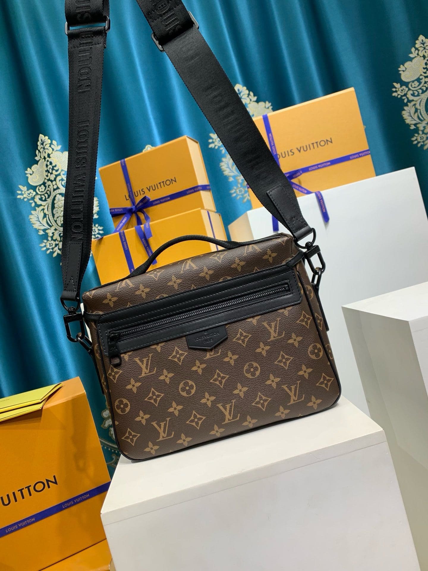 L0vis Vvtt0n M46972 LV Trail Messenger