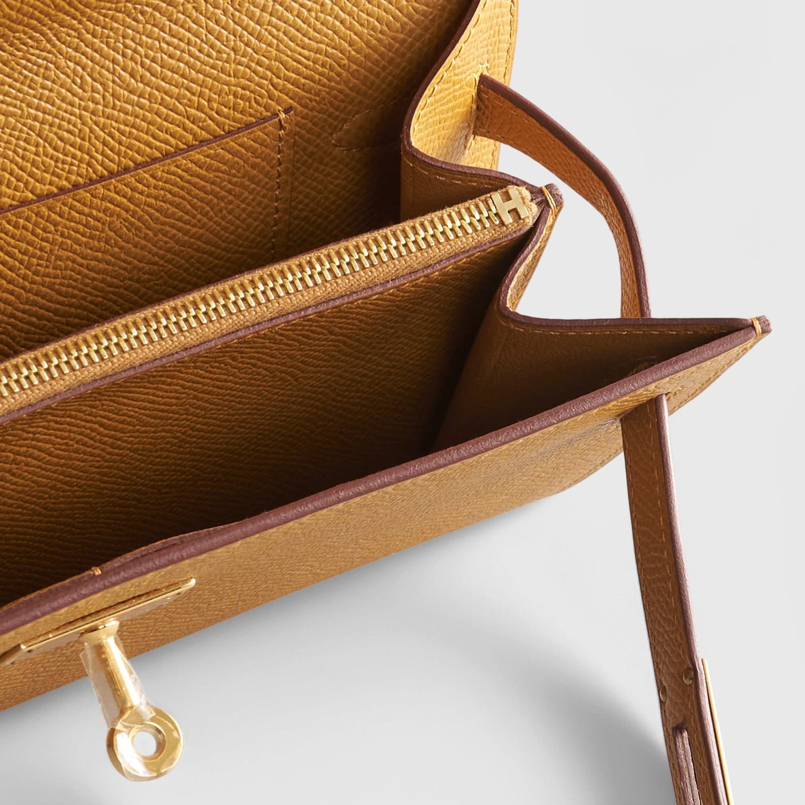 H**me5 Kelly To Go Epsom Sesame Gold Hardware